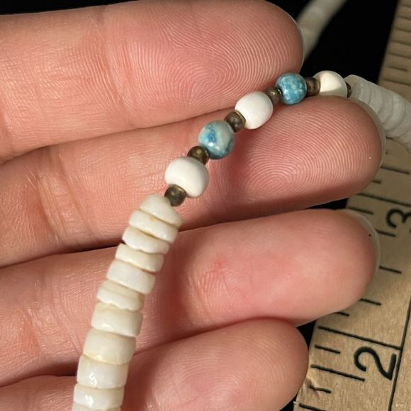 Vintage White Surfer Puka Shell Necklace Choker With Blue Floral Beads - Picture 9 of 10